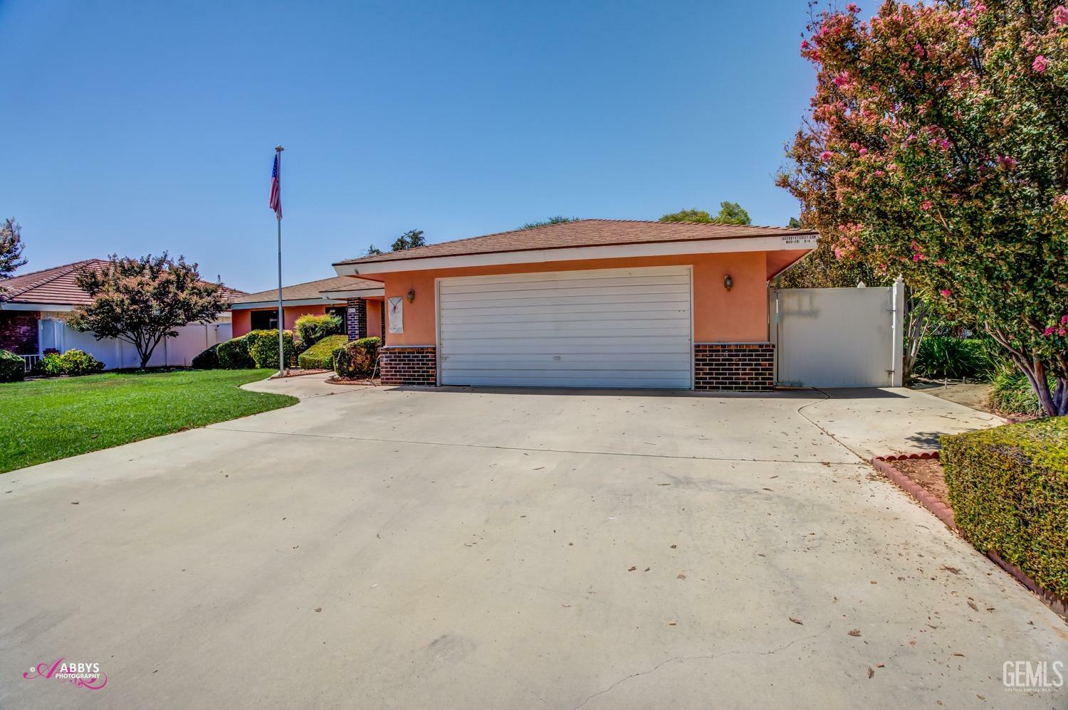 Property Photo:  6405 Gina Court  CA 93308 