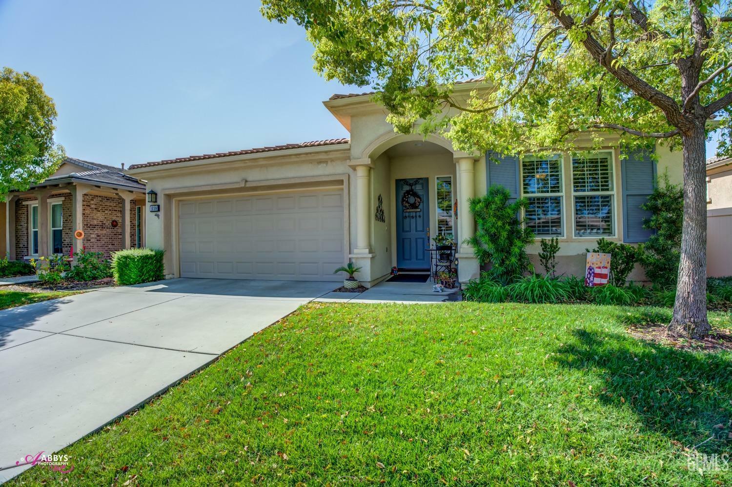 Property Photo:  10109 Besancon Way  CA 93306 