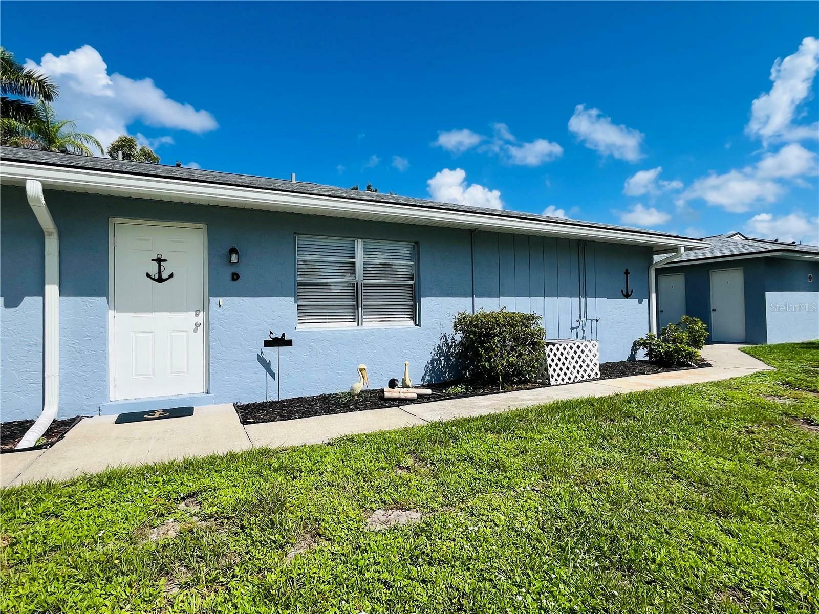 Property Photo:  820 Kings Court D  FL 33950 