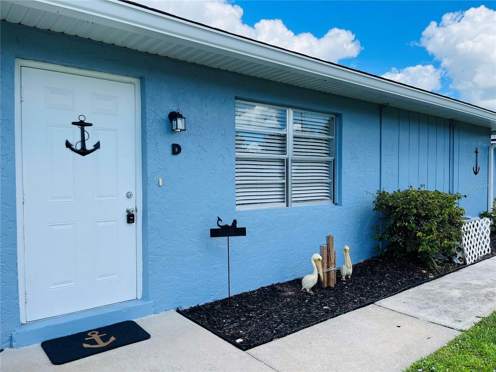Property Photo: 820 Kings Court D FL 33950