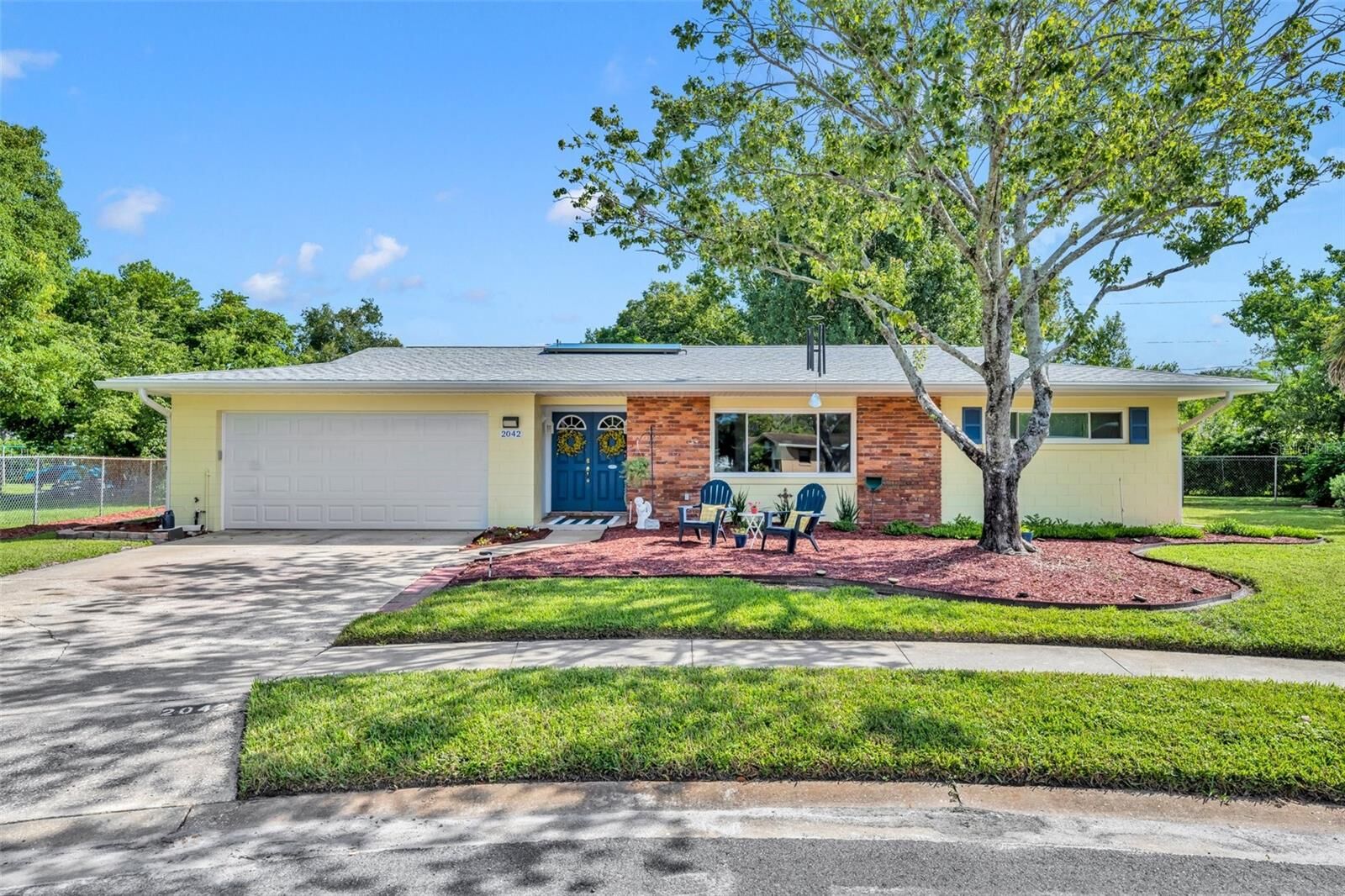 Property Photo: 2042 Cocos Court FL 32792