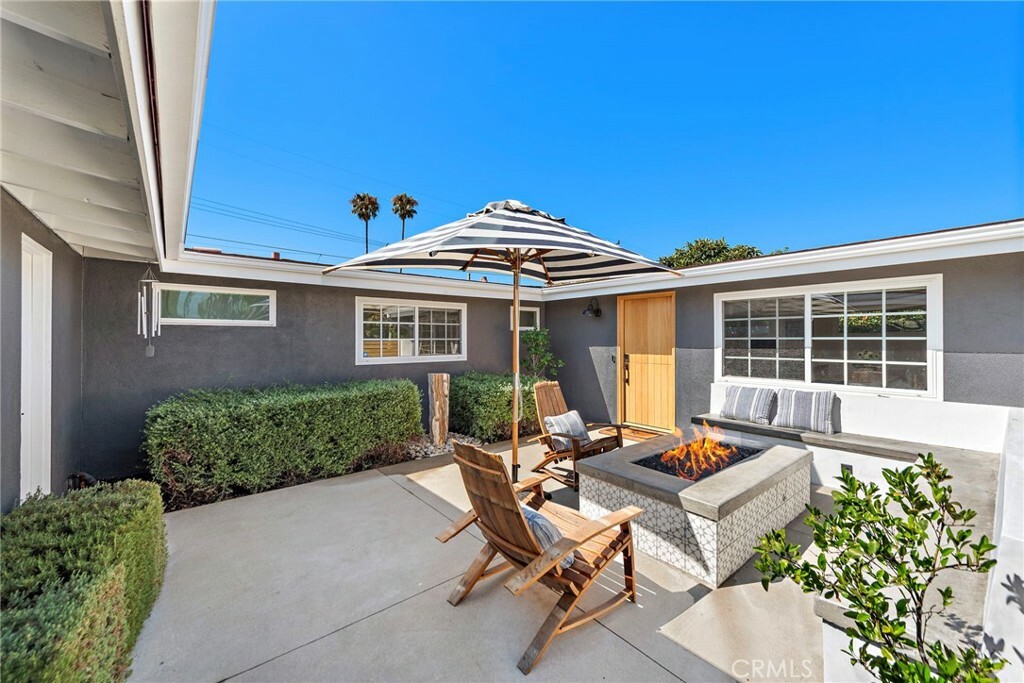 Property Photo:  885 Capital Street  CA 92627 