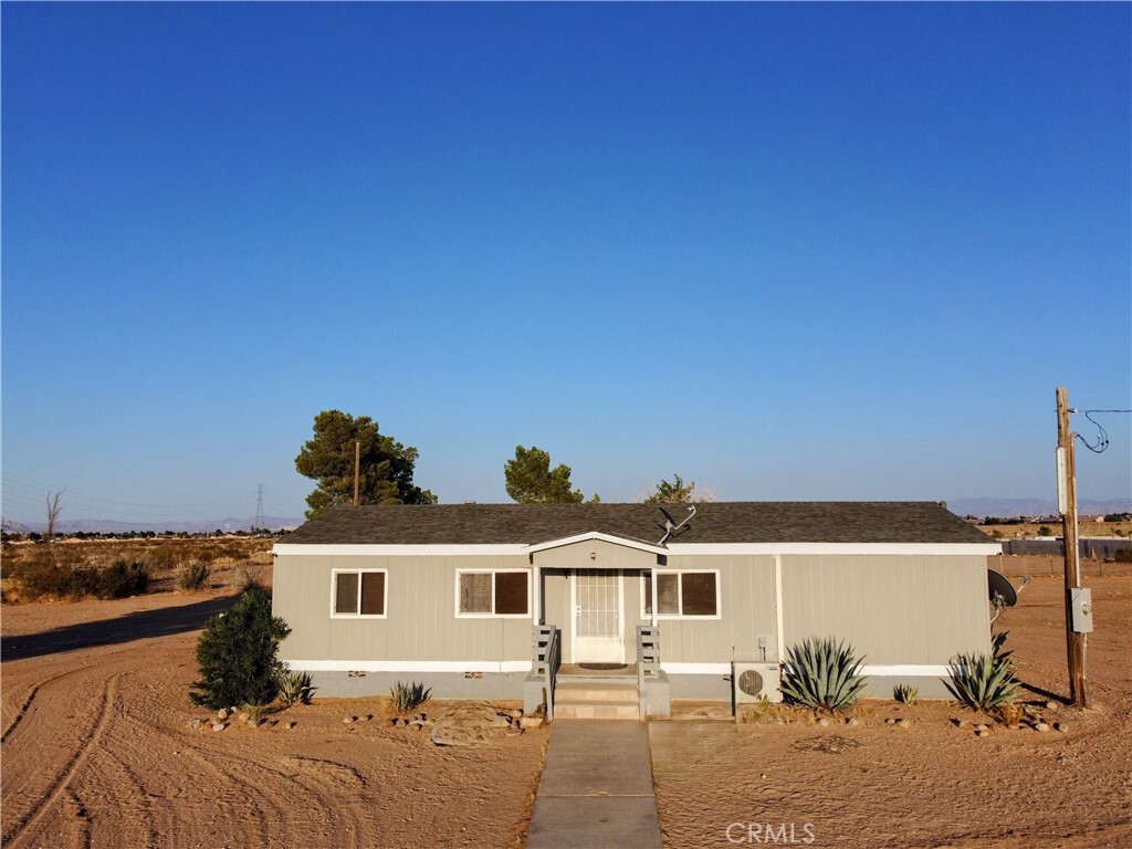 Property Photo: 14755 Calendula Street CA 92301
