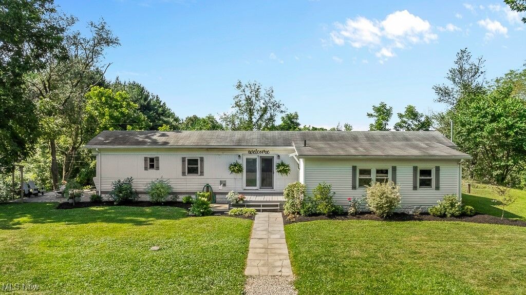 Property Photo:  5492 Homeworth Road  OH 44634 