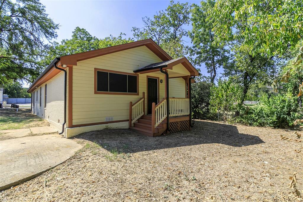 Property Photo:  1805 Coleman Avenue  TX 76105 