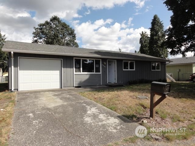 Property Photo:  17021 Spanaway Lane E  WA 98387 