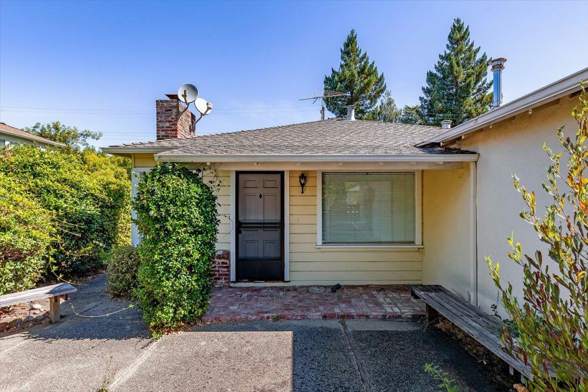 Property Photo:  2591 Emerson Street  CA 94301 