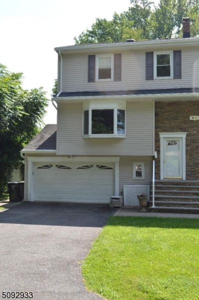 Property Photo:  90 Forsythia Ln A  NJ 07652 