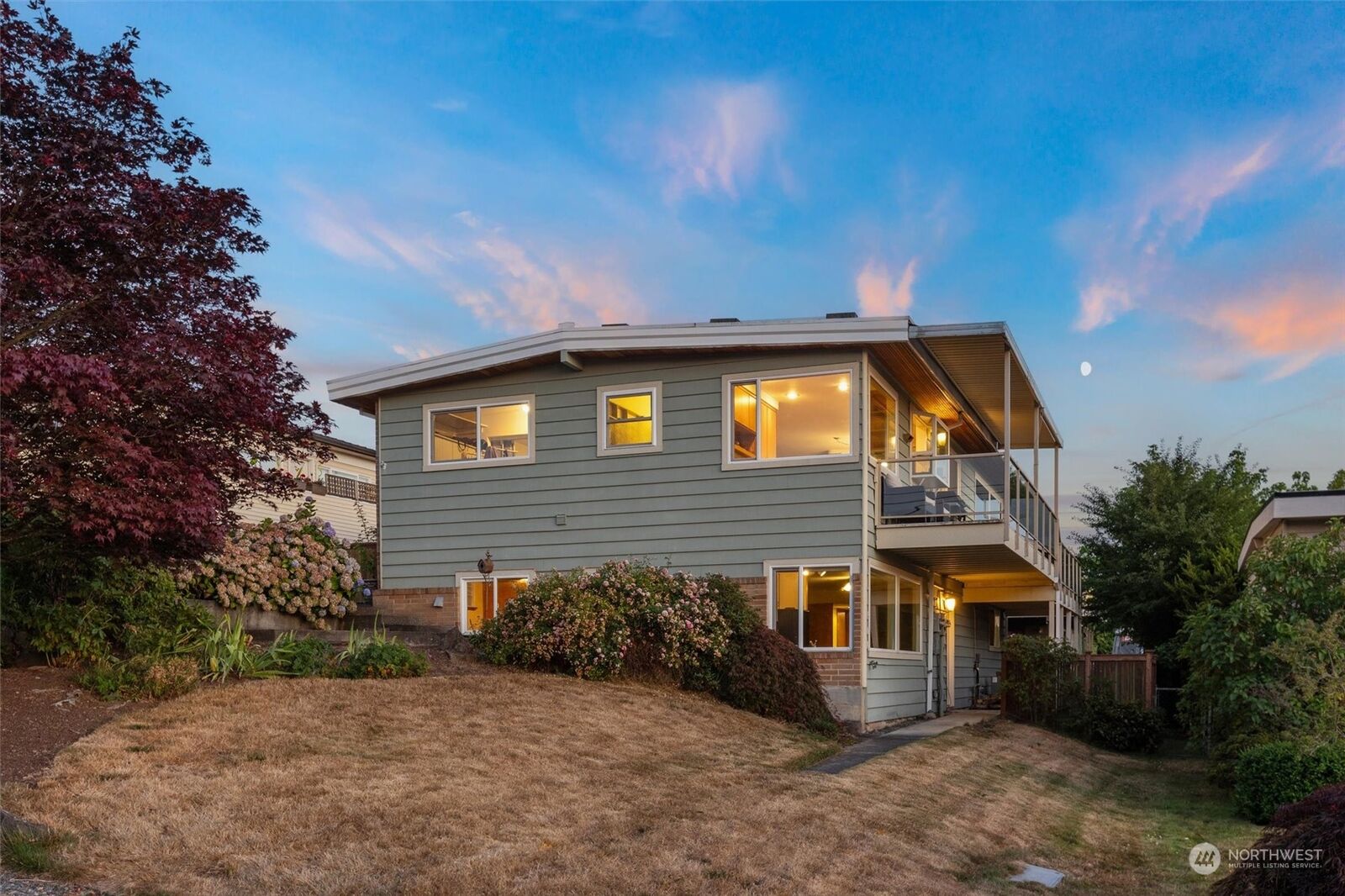 Property Photo:  730  Laurel Street  WA 98020 