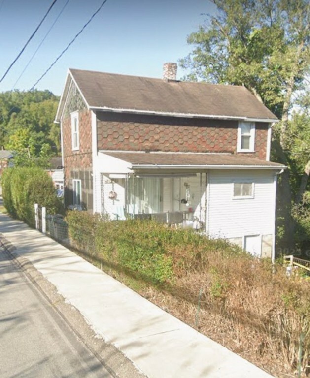 Property Photo:  211 Main St  PA 15314 