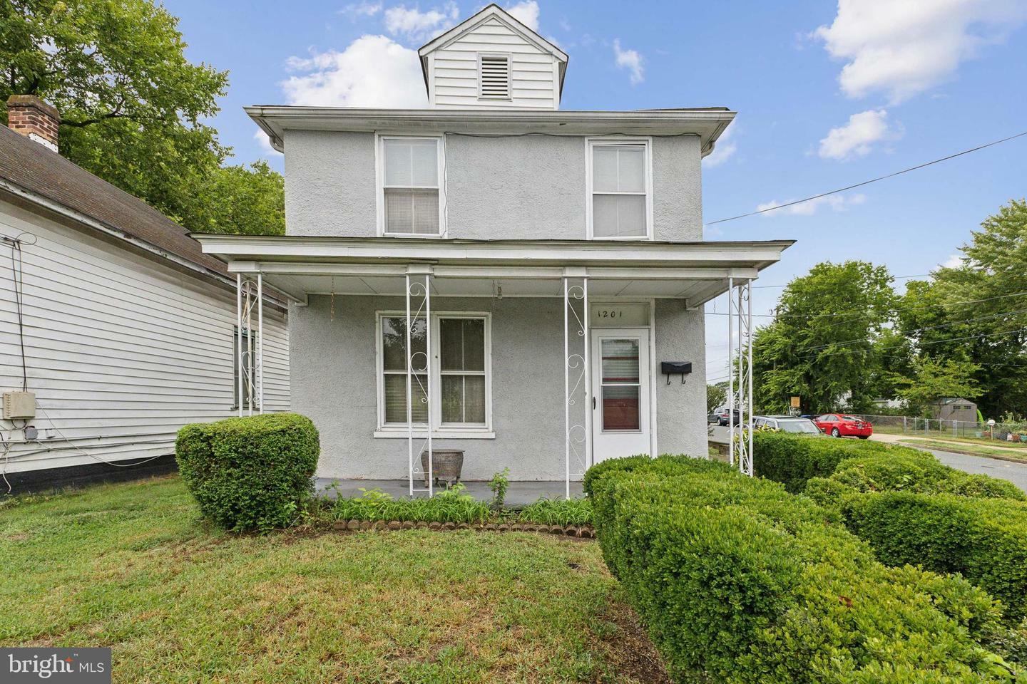 Property Photo:  1201 Dixon Street  VA 22401 