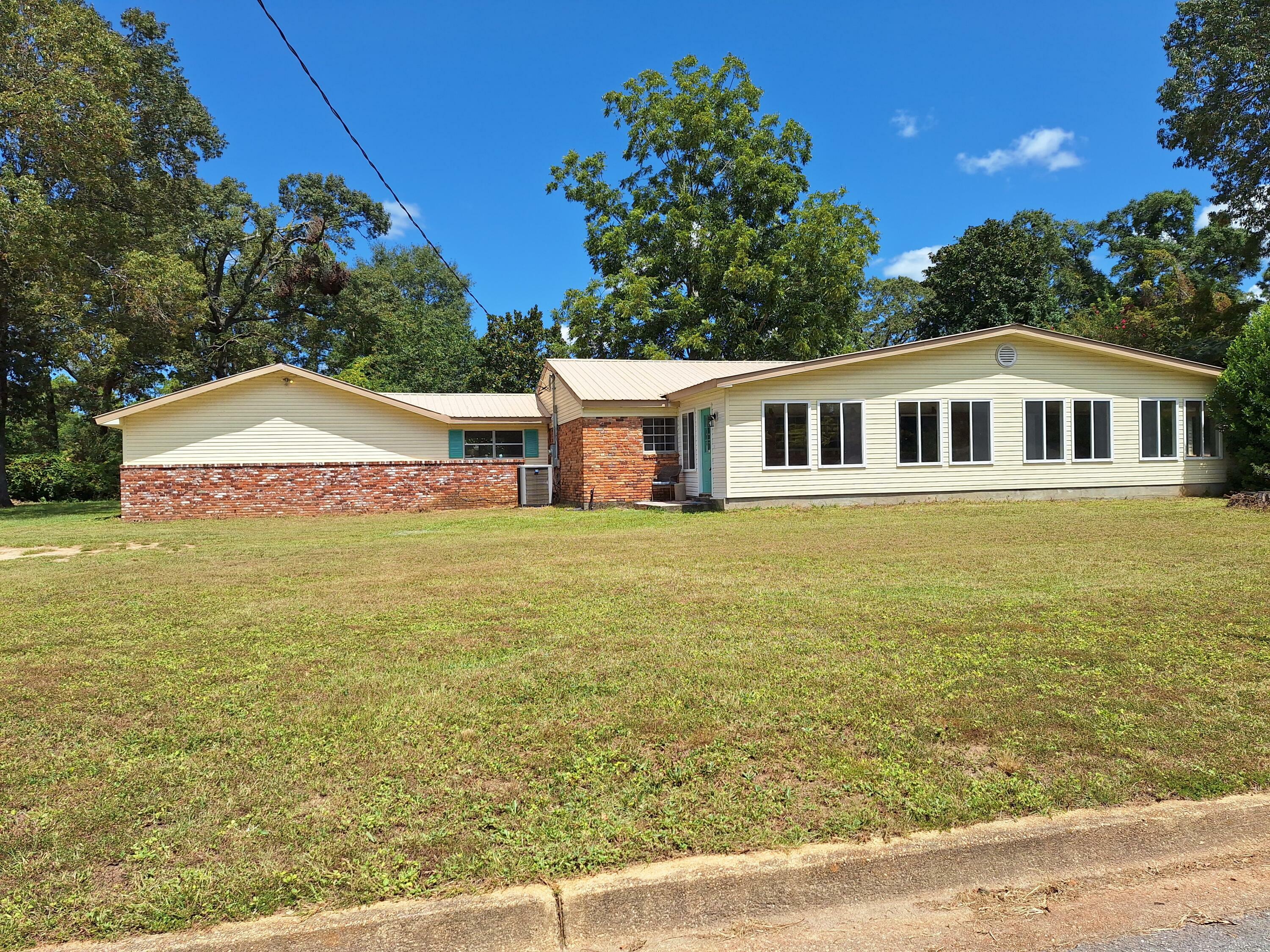 Property Photo: 131 Phillips Drive FL 32536