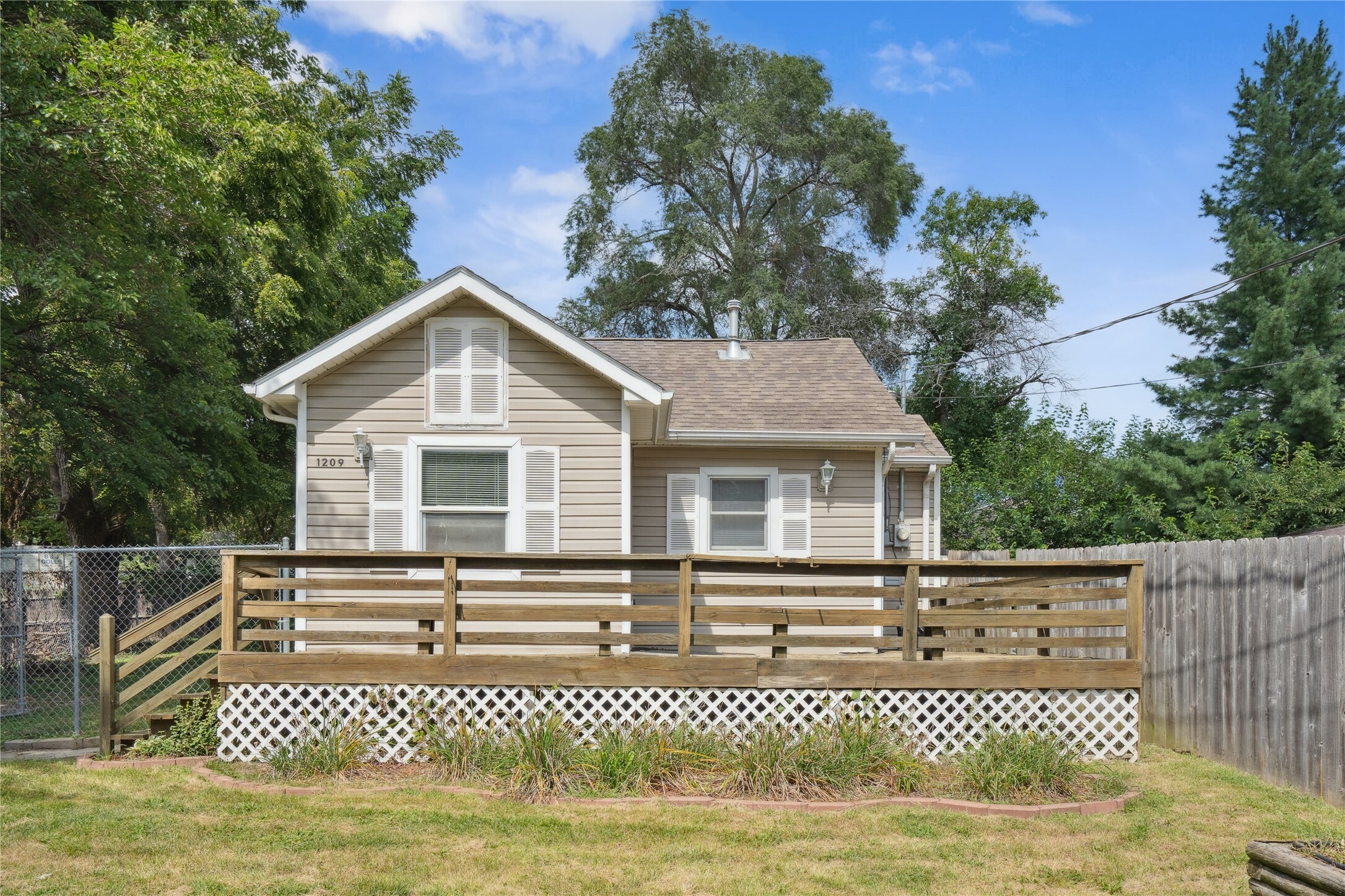 Property Photo:  1209 Johnson Street  IA 50315 