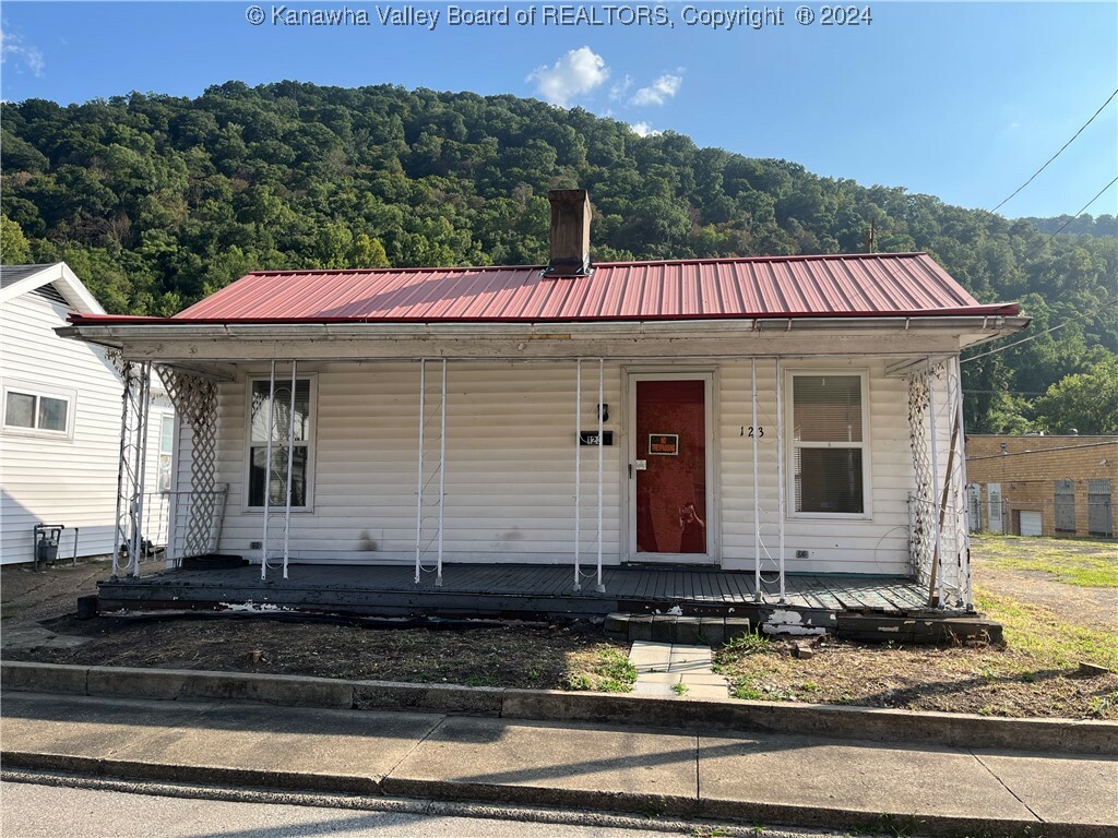 Property Photo: 123 5th Avenue WV 25136
