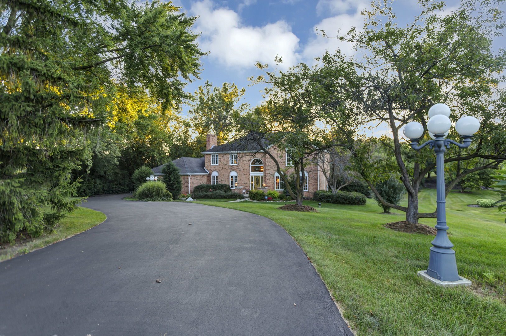 Property Photo:  58 Overbrook Road  IL 60010 