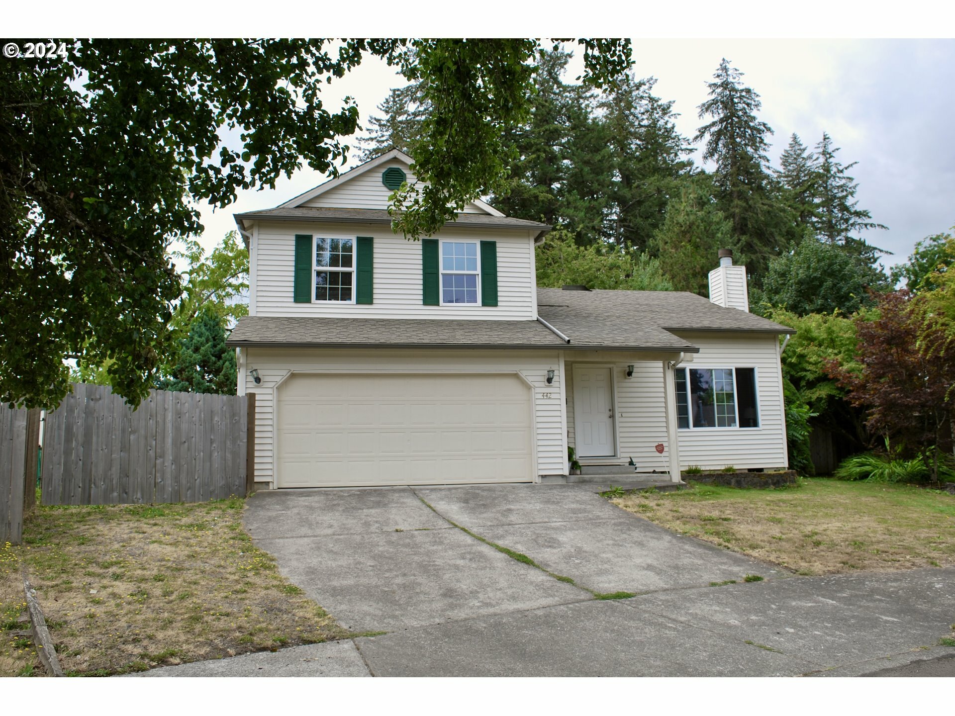 Property Photo:  442 SE 43rd Cir  OR 97060 