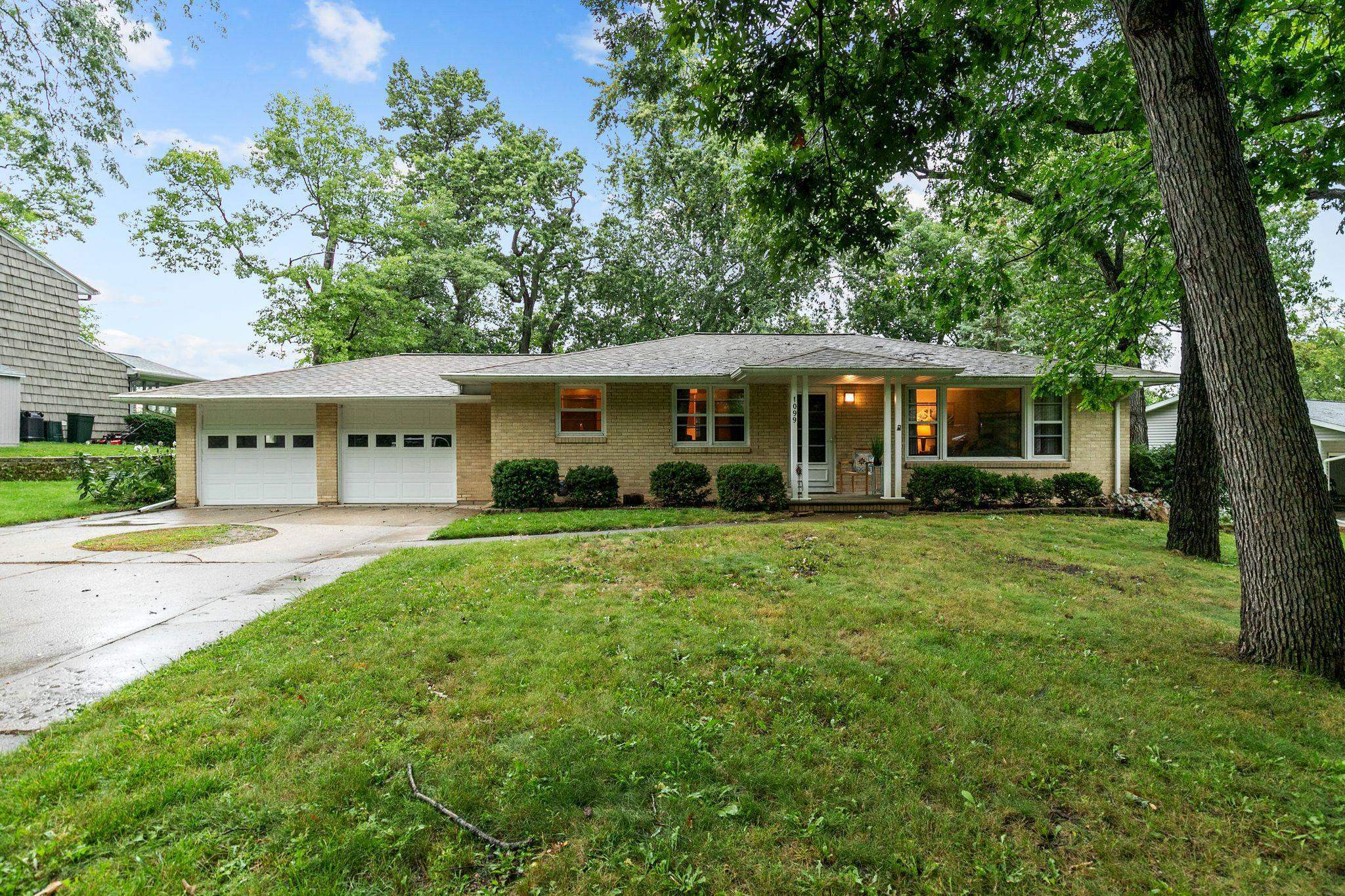 Property Photo:  1099 St Charles Drive  WI 54311-5833 