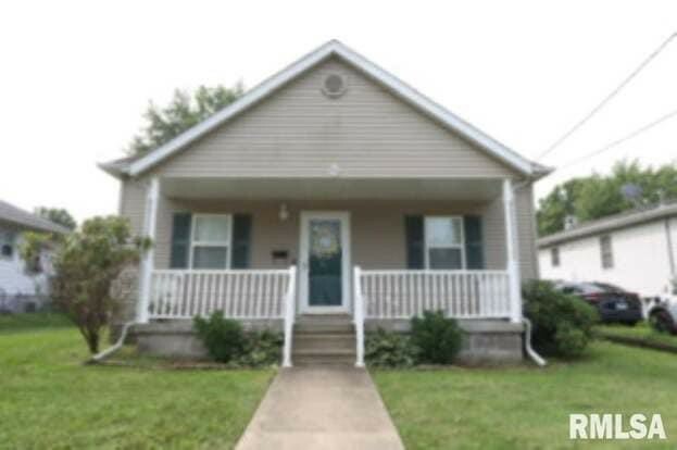 Property Photo:  916 E Elm Street  IL 62568 