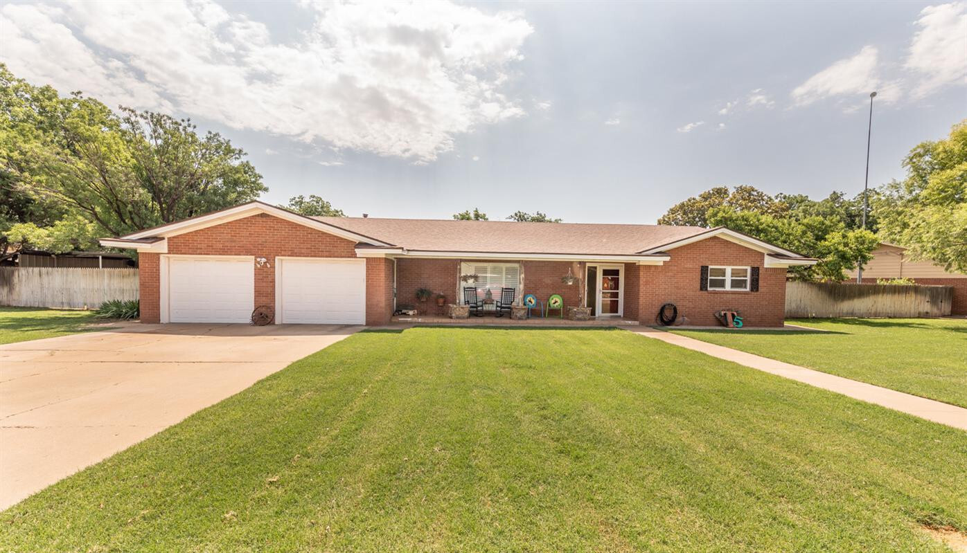 Property Photo: 1610 Ave G TX 79311