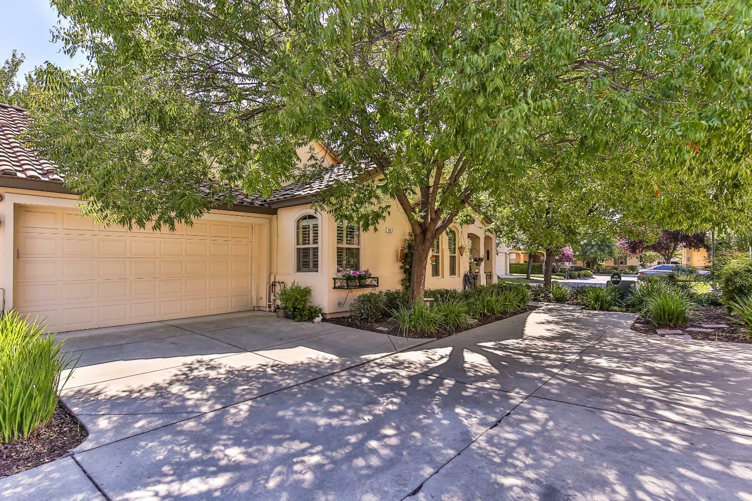 Property Photo:  1033 Venice Lane  CA 95747 