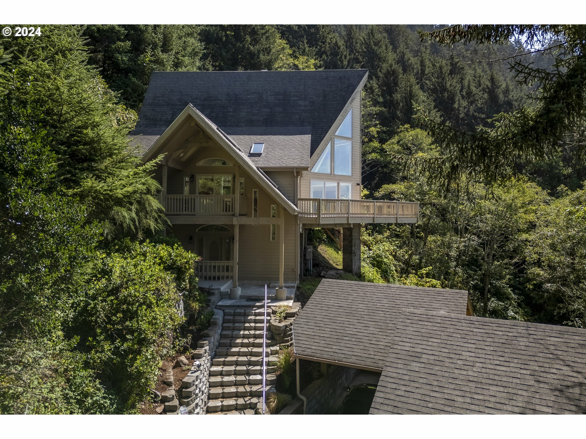 Property Photo: 94515 Highway 101 OR 97498