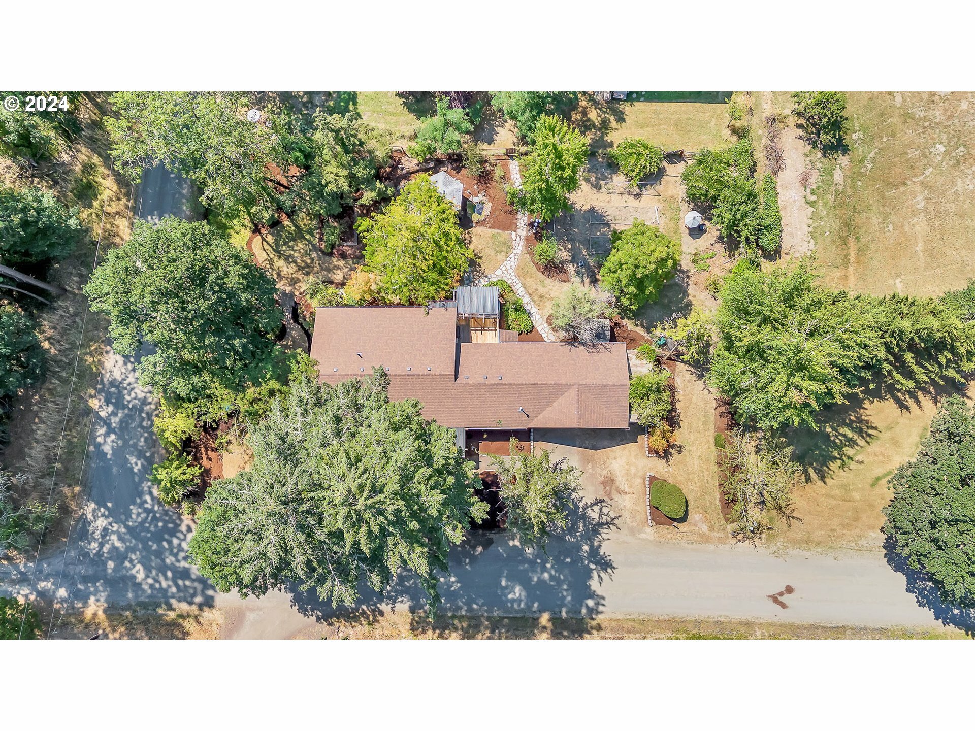 Property Photo: 25804 Wiggins Ln OR 97487