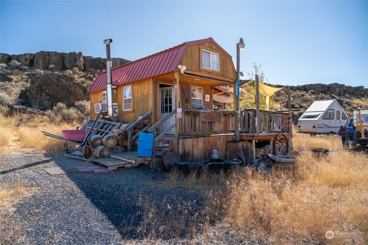 Property Photo: 1005 Ashcroft Drive WA 98823