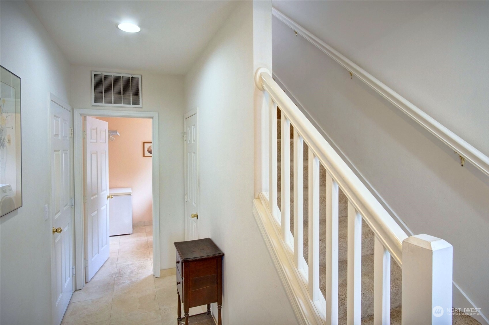 Property Photo:  767 NW Juniper Street 767  WA 98027 