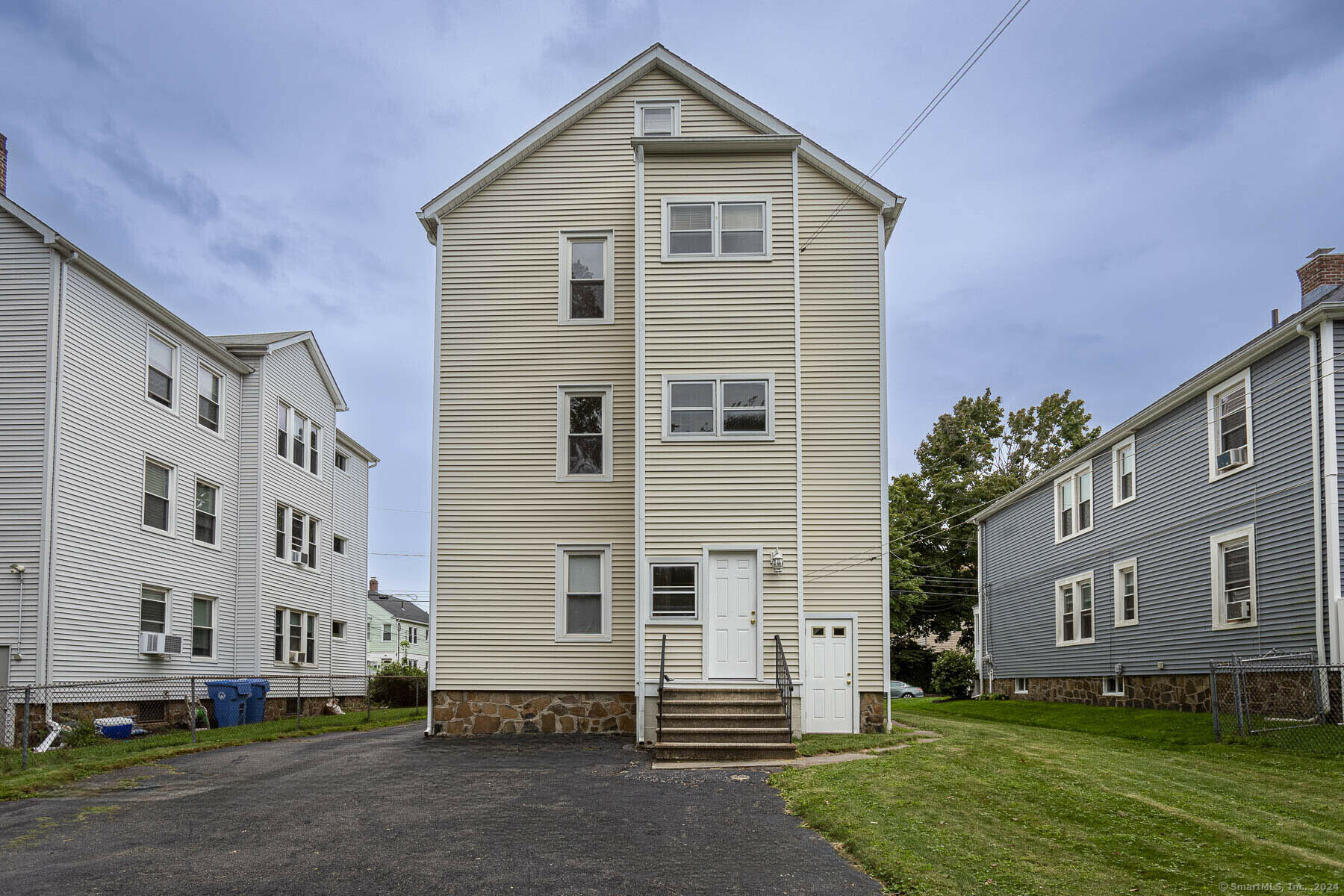 Property Photo:  73 Brooklawn Street  CT 06052 