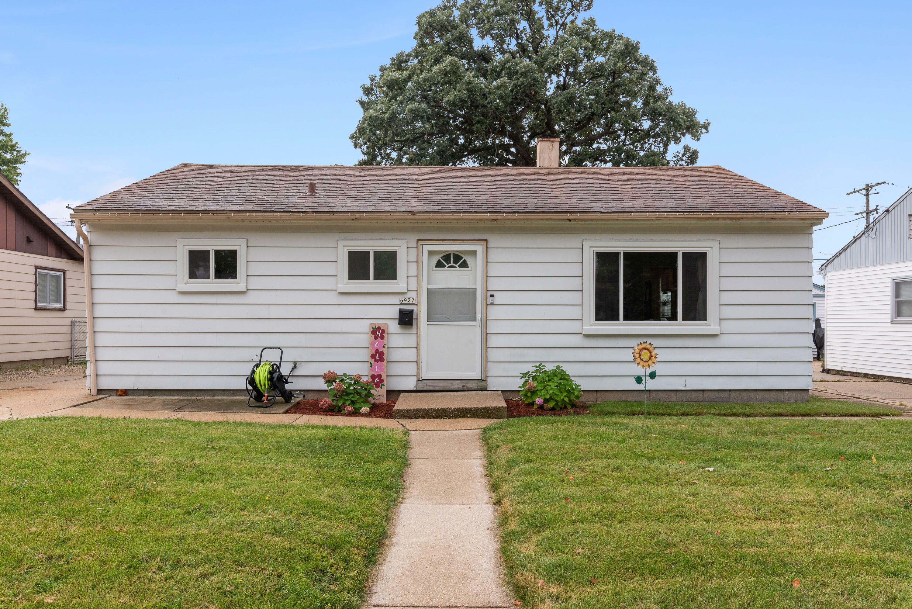 Property Photo:  6927 W Bennett Ave  WI 53219 