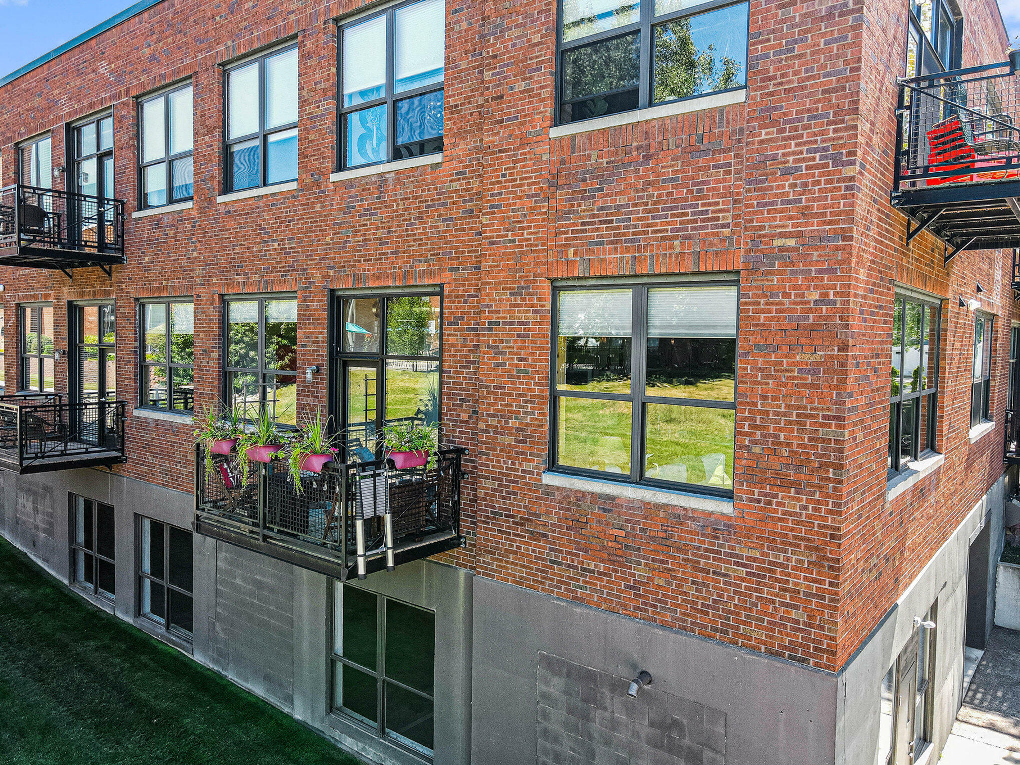 Property Photo:  525 Superior Street  MI 49090 