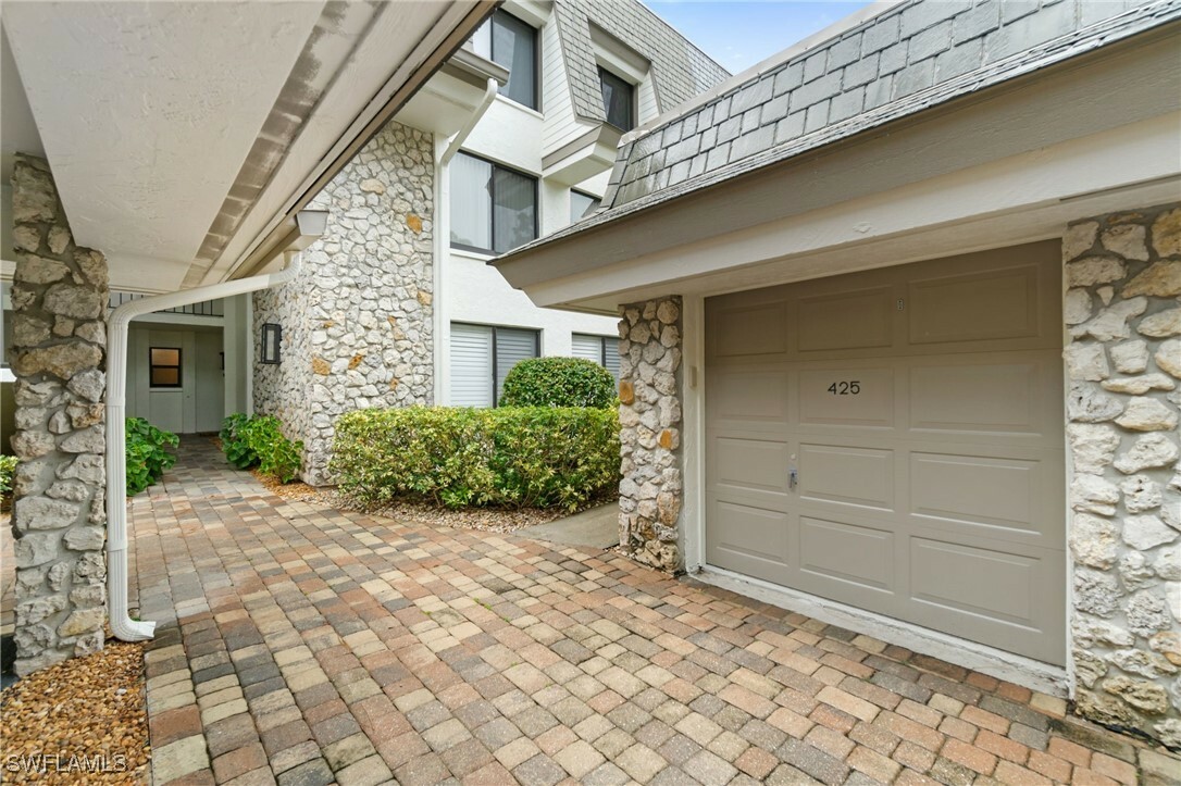 Property Photo:  425 Wildwood Lane 425  FL 34105 