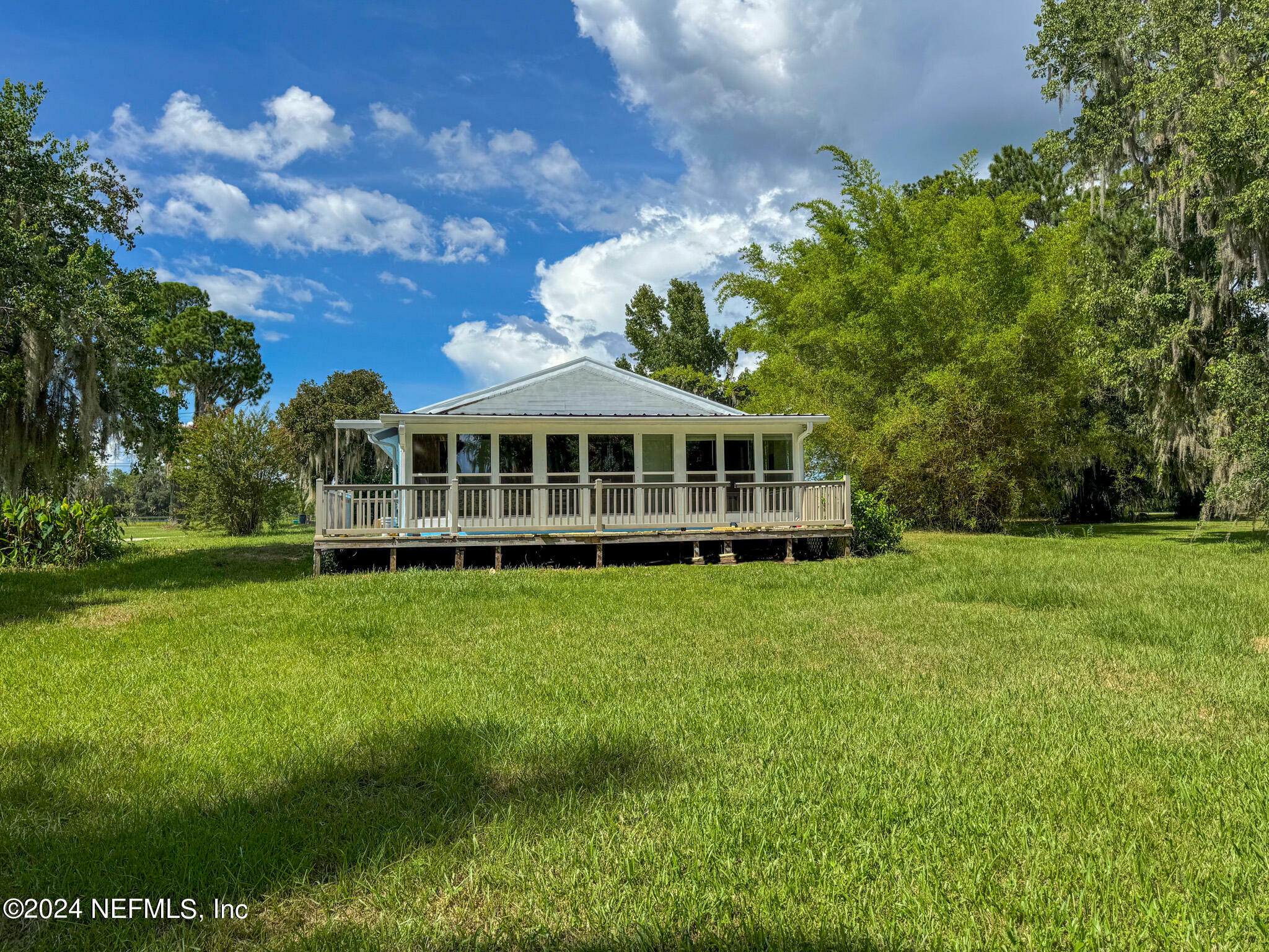 Property Photo:  1565 County Road 309  FL 32139 