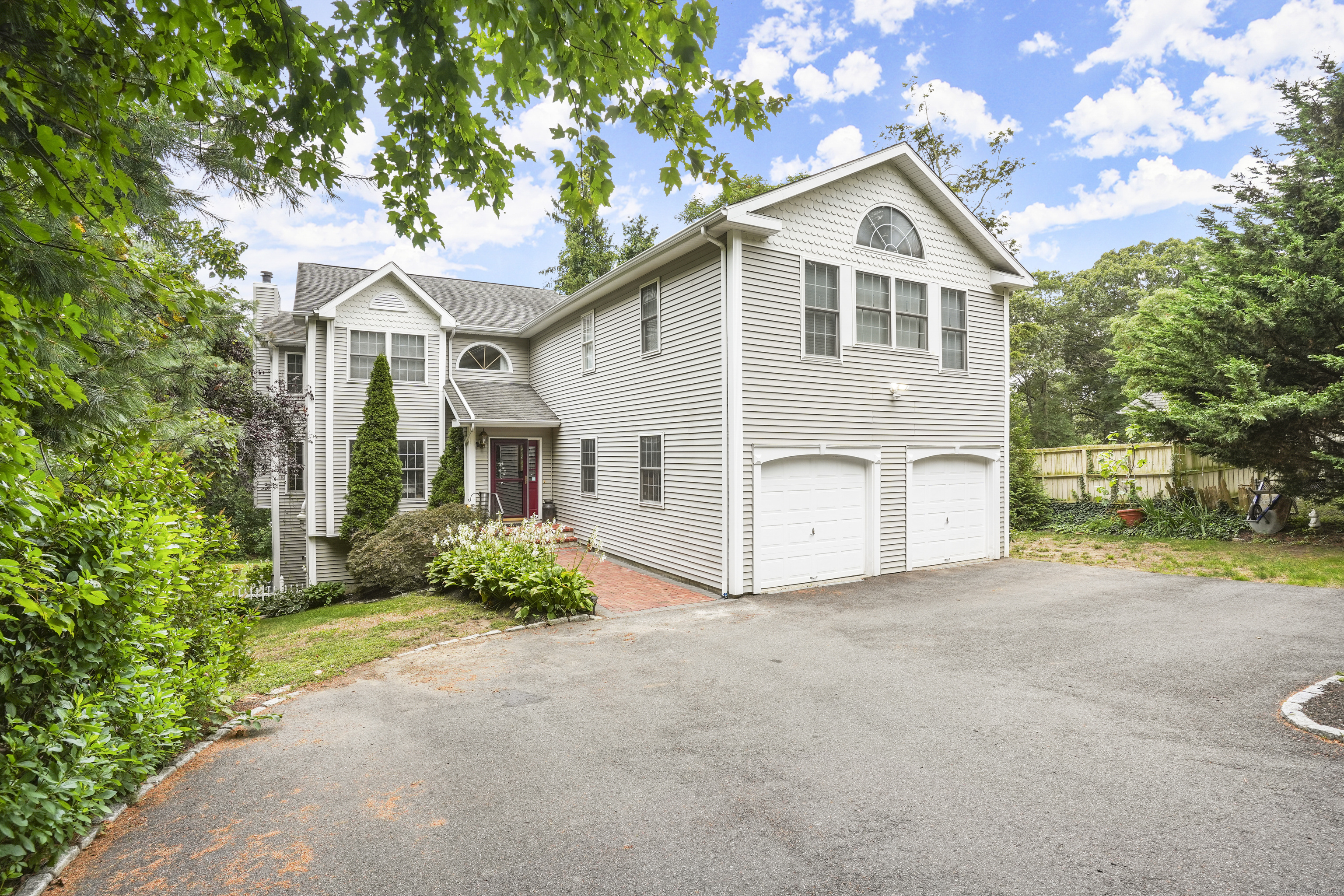 Property Photo:  476 Shelton Road  CT 06611 