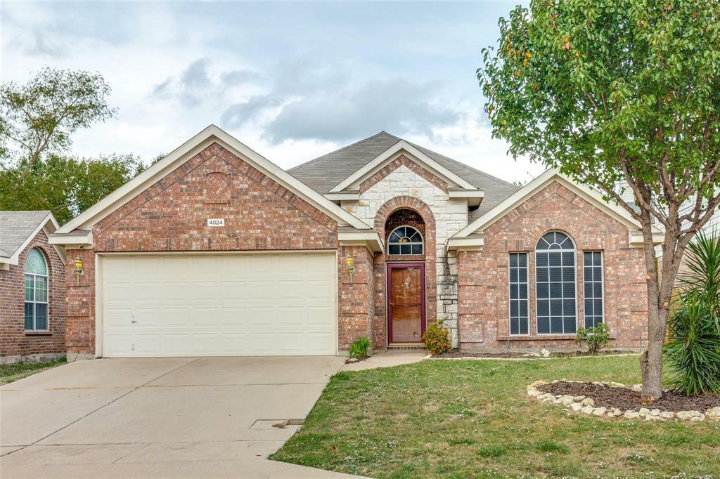 Photo de la propriété:  4824 Summer Oaks Lane  TX 76123 