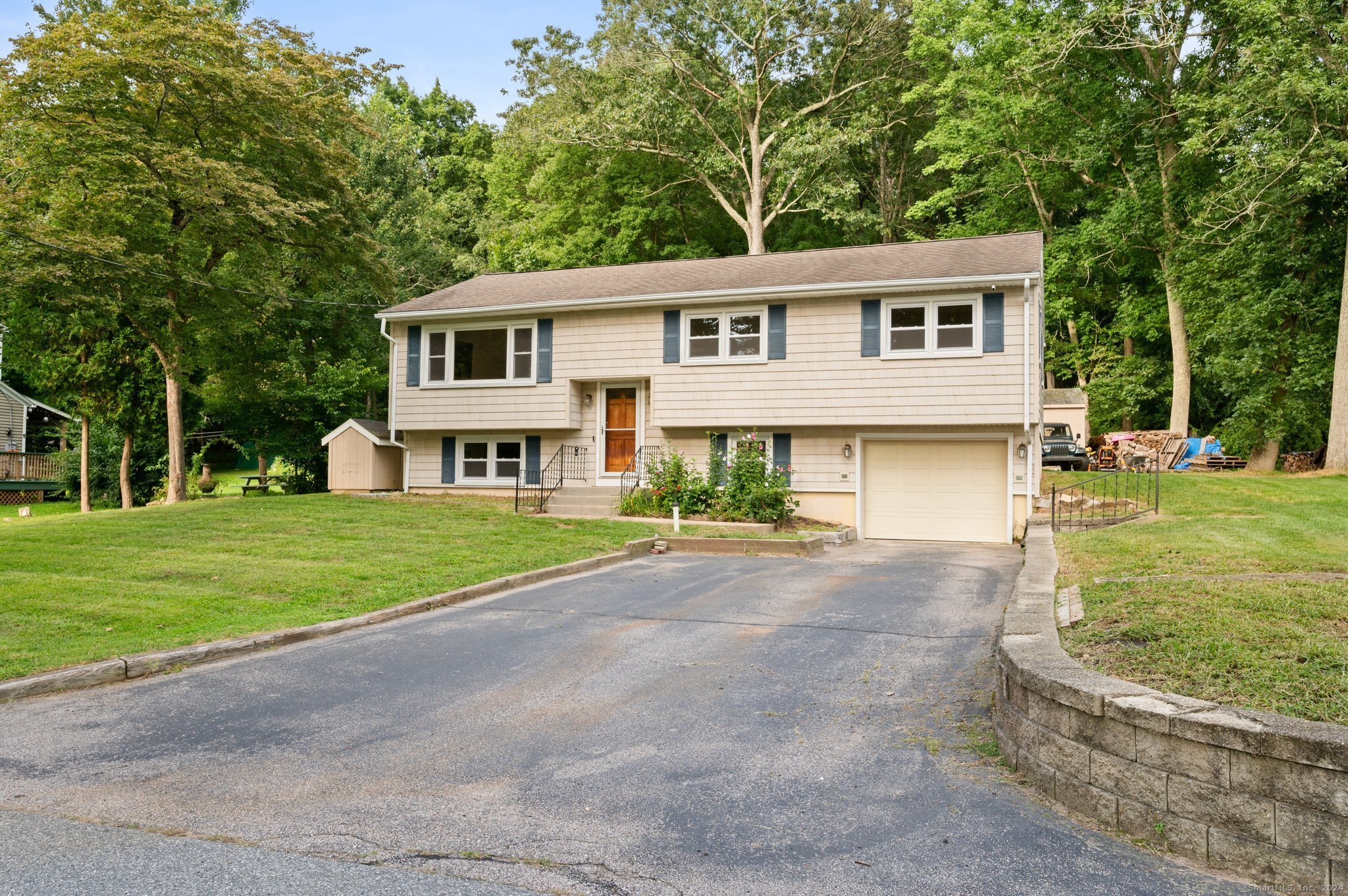 160 Kitemaug Road  Montville CT 06382 photo
