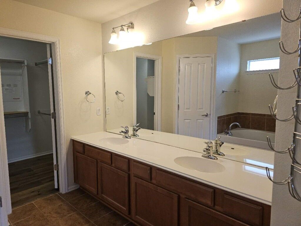 Property Photo:  615 Kingfisher Lane  TX 78641 