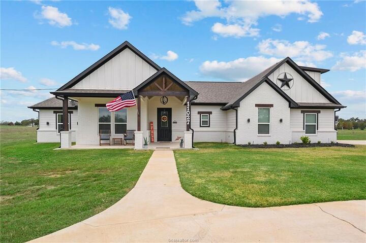 Property Photo:  11027 Oak Lake Road  TX 77808-7031 
