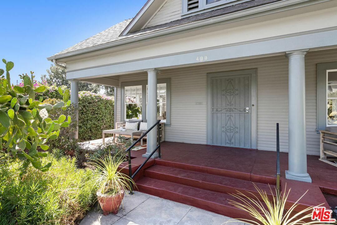 Property Photo:  400  W Maple St  CA 91204 