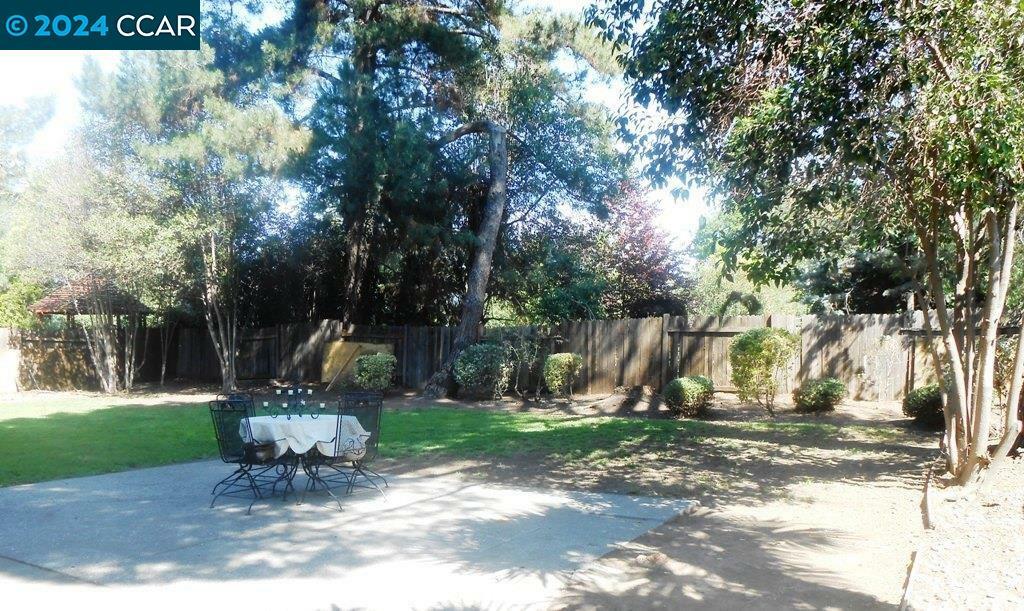 Property Photo:  310 Walnut Ave  CA 94598 