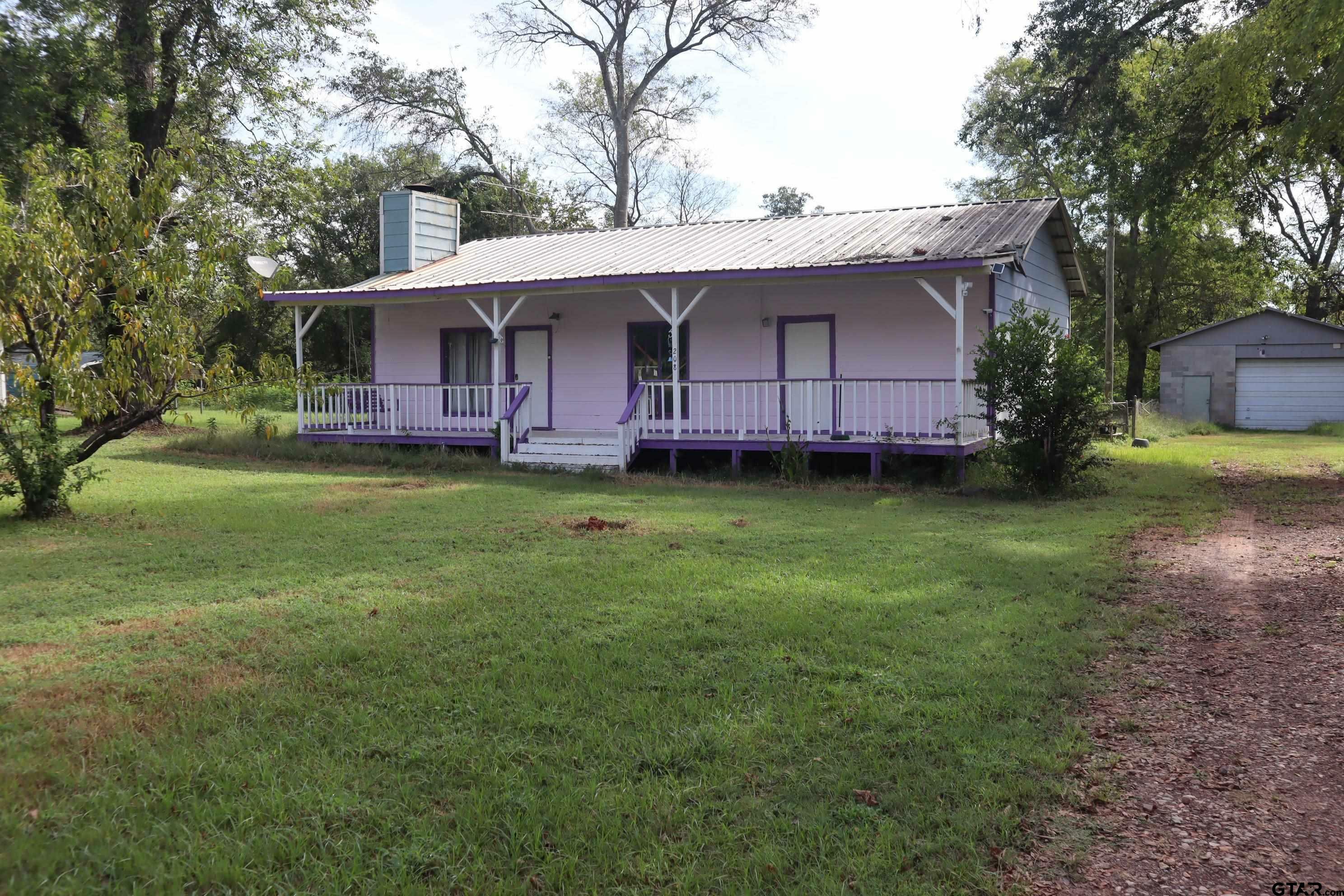 Property Photo:  208 N Pearl St  TX 75755 