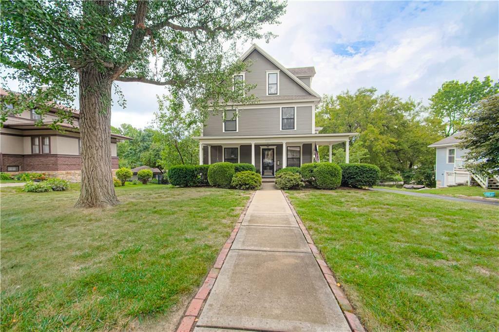 Property Photo:  425 Miller Avenue  MO 64068 