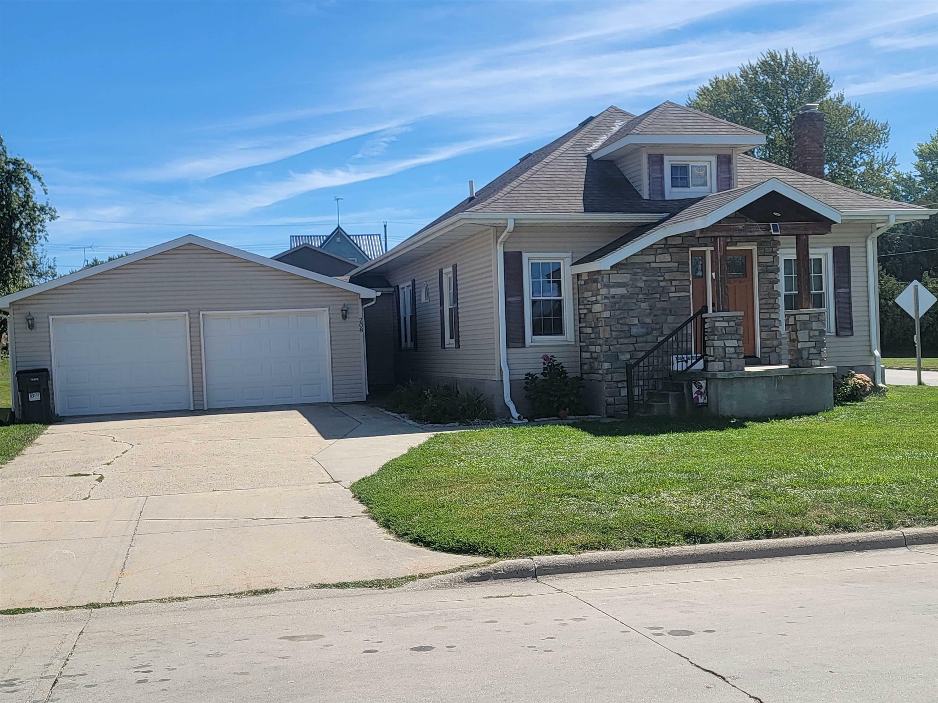 Property Photo:  208 W Bradford Street  IA 52175 