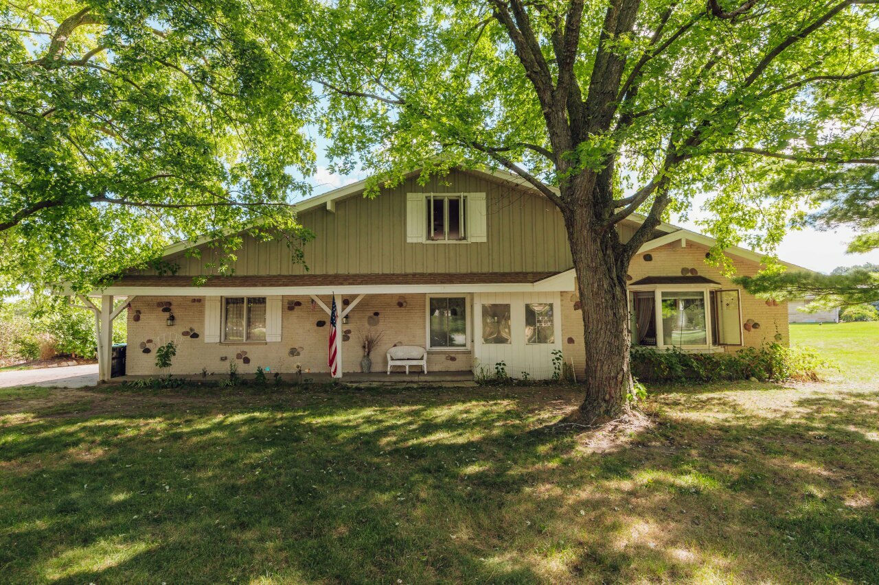 Property Photo: 7356 N Davies Dr WI 53046
