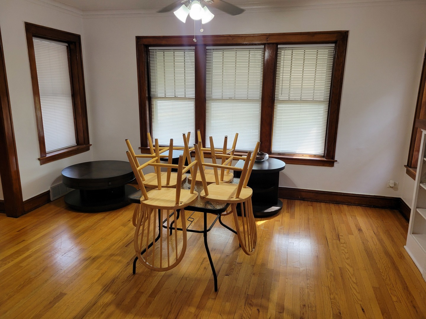 Property Photo:  9132 S Colfax Avenue  IL 60617 