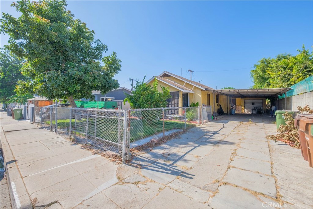 Property Photo:  347 W Spruce Street  CA 90220 