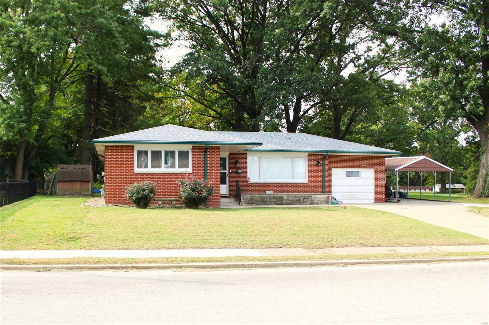 Property Photo:  823 Danforth Street  IL 62002 