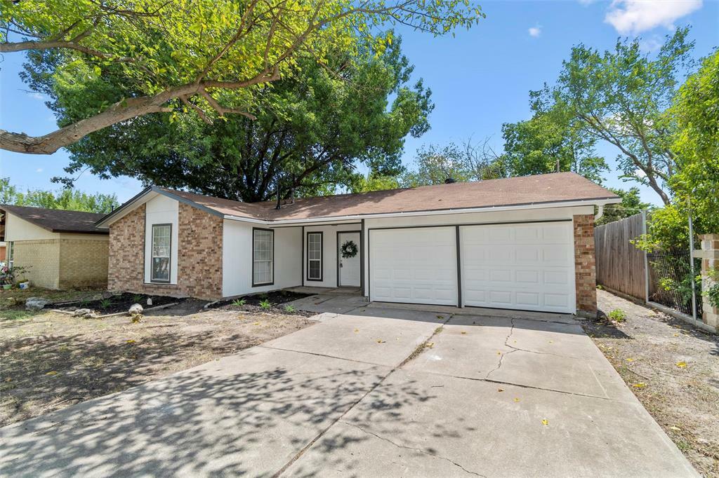 Property Photo:  221 Domingo Drive  TX 75051 