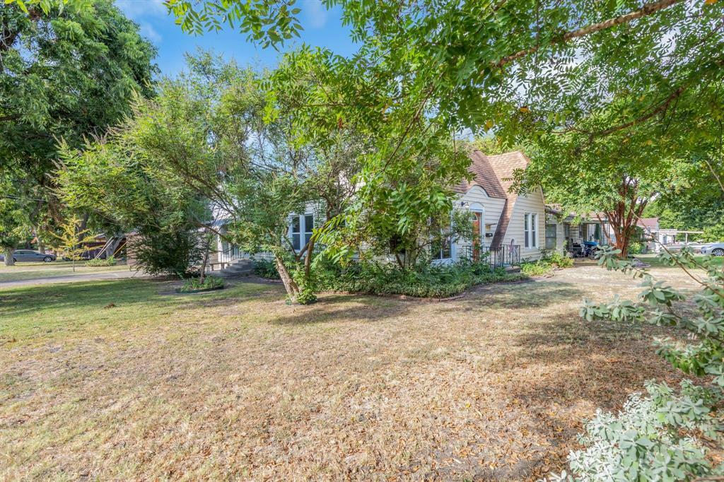 Property Photo:  1200 W Avenue Avenue E  TX 75040 