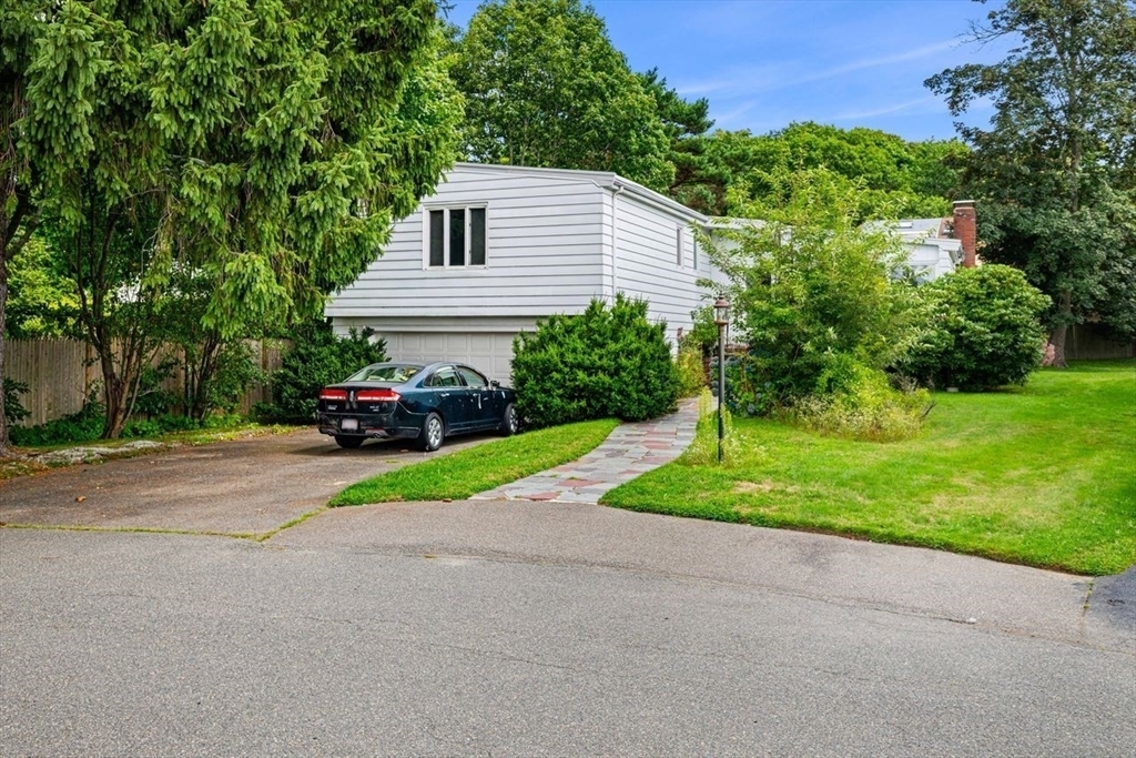 Property Photo:  7 Robin Ln  MA 01907 